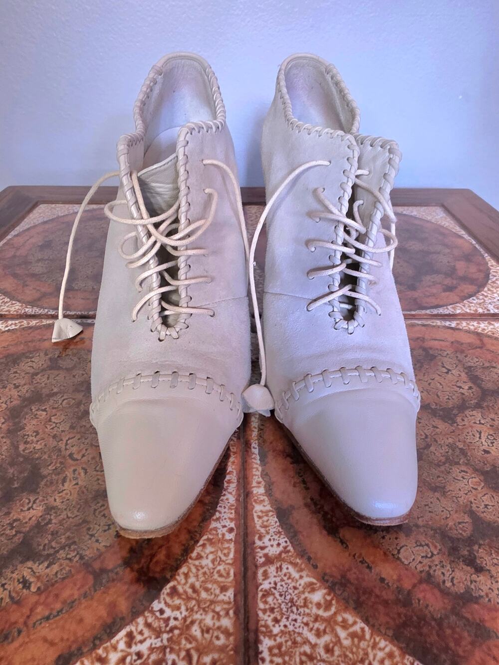 Vtg Donald J Pliner Ivory Suede Lace Up Victorian Ankle Boots Size 8N Spain